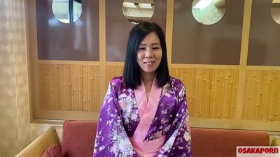O se fafine Iapani e 41 tausaga le matua ua faimamago i lana tane ae fai feusuaiga a tama ona o tupe. Usu Asia e fiafia i feusua'iga pusi lauulu uliuli, pe'a ma feula. masturbating tu maile IFOM OSAKAPORN